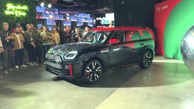 FIRST LOOK: 2024 MINI Countryman John Cooper Works (JCW) смотреть онлайн
