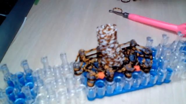 "ЛАК ДЛЯ НОГТЕЙ" - Фигурки из Резинок Rainbow Loom. смотреть онлайн