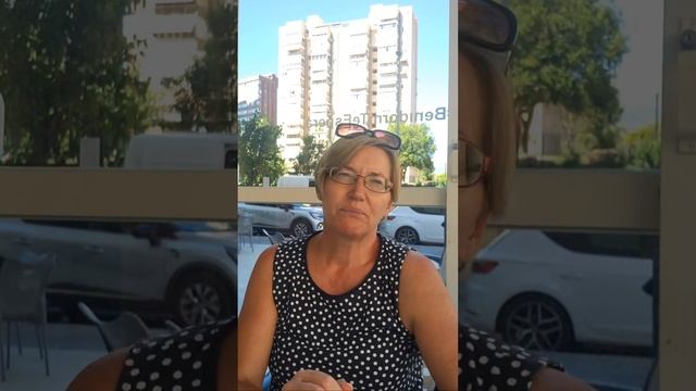 В рабочий полдень... даже кофе не дали выпить.... #кафе смотреть онлайн