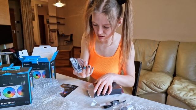 LIAN LI UNI FAN SL-INF 120 RGB. TRIPLE WHITE смотреть онлайн