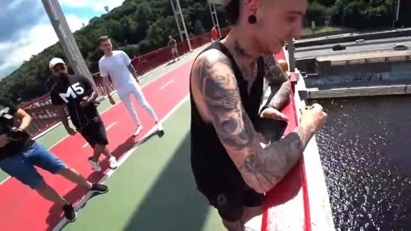 ФОКУСНИК ВЫБРОСИЛ МОЙ IPHONE X В РЕКУ MAGIC 5 КАК ОН ЭТО СДЕЛАЛ!? ШОК