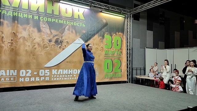 Фланкировка (танец с шашками "Ойся ты ойся") Казачка Наталья Плиско (выставка Клинок весна 2023) смотреть онлайн