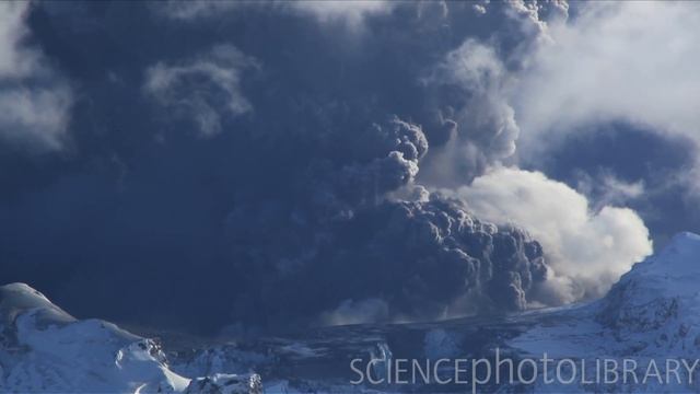 Iceland volcano Eyjafjallajokull erupting, April 2010 смотреть онлайн