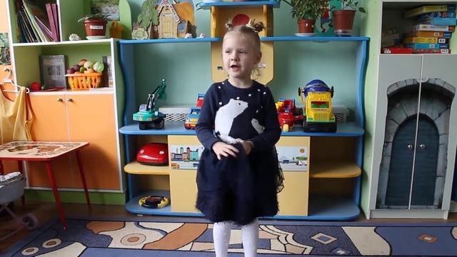 Трогательное стихотворение - Ходит наша бабушка (Биштакова София 4 года) смотреть онлайн
