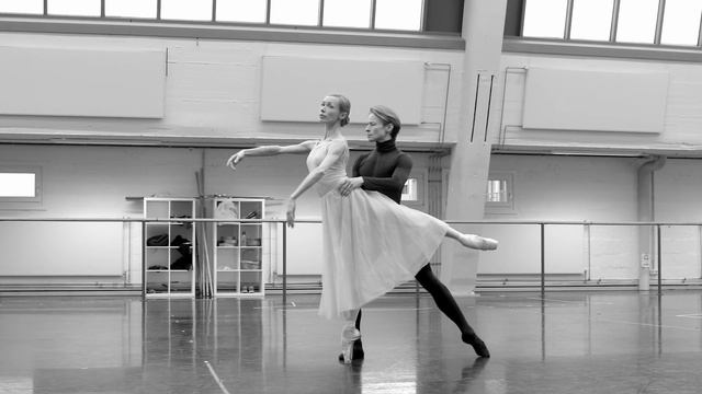 Iana Salenko & Daniil Simkin 2020 - Giselle Act 2 Pas De Deux смотреть онлайн