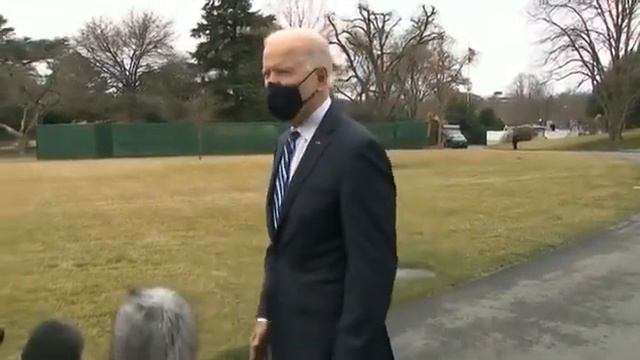 Joe Bidens On A Green Screen Proof Hand Goes Through Mic смотреть онлайн