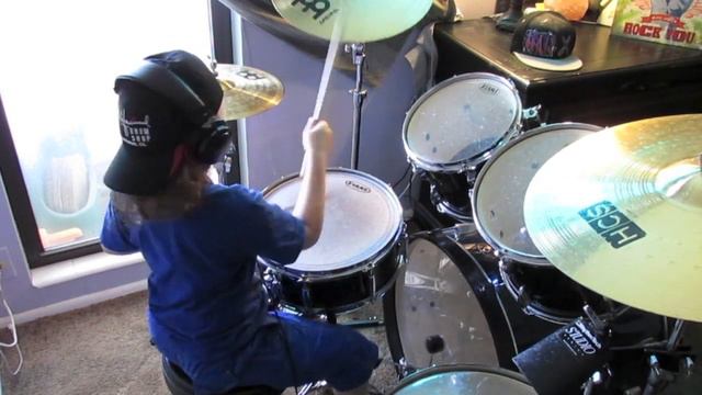 MILANA - HOLIDAY - GREEN DAY, 6 year old female drummer смотреть онлайн