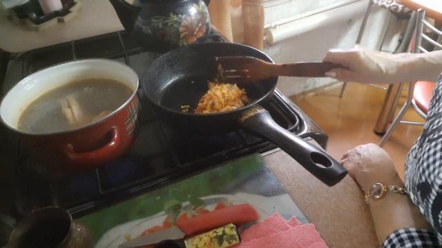 VLOG: ПРИШЛА ДОЧЬ, КОРМИТЬ НЕЧЕМ. ШУЧУ. ВКУСНОЕ И КОФЕ ВСЕГДА ЕСТЬ. смотреть онлайн