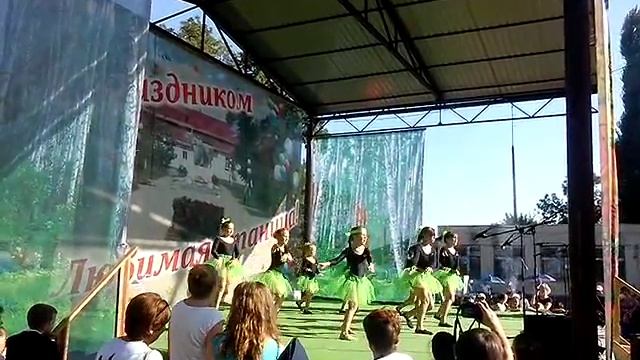 День станицы Марьянской. Акробатический танец "группы поддержки" смотреть онлайн