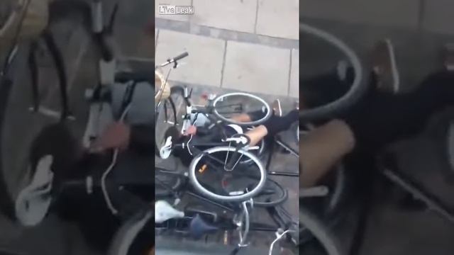 Drunk driver bicycle-Пьяный водитель велосипеда смотреть онлайн
