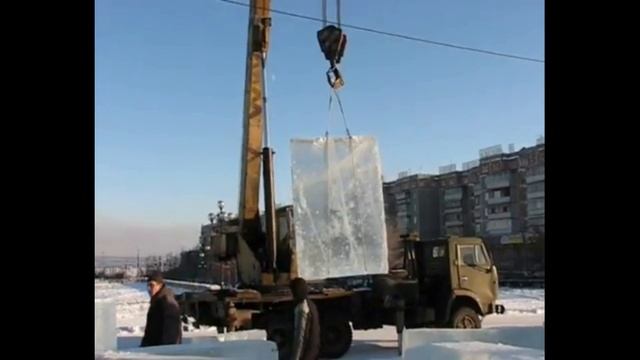 Строительство ледового городка. На Курантах 2011г смотреть онлайн