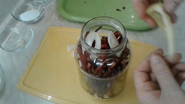 Маринованные стебли мангольда смотреть онлайн