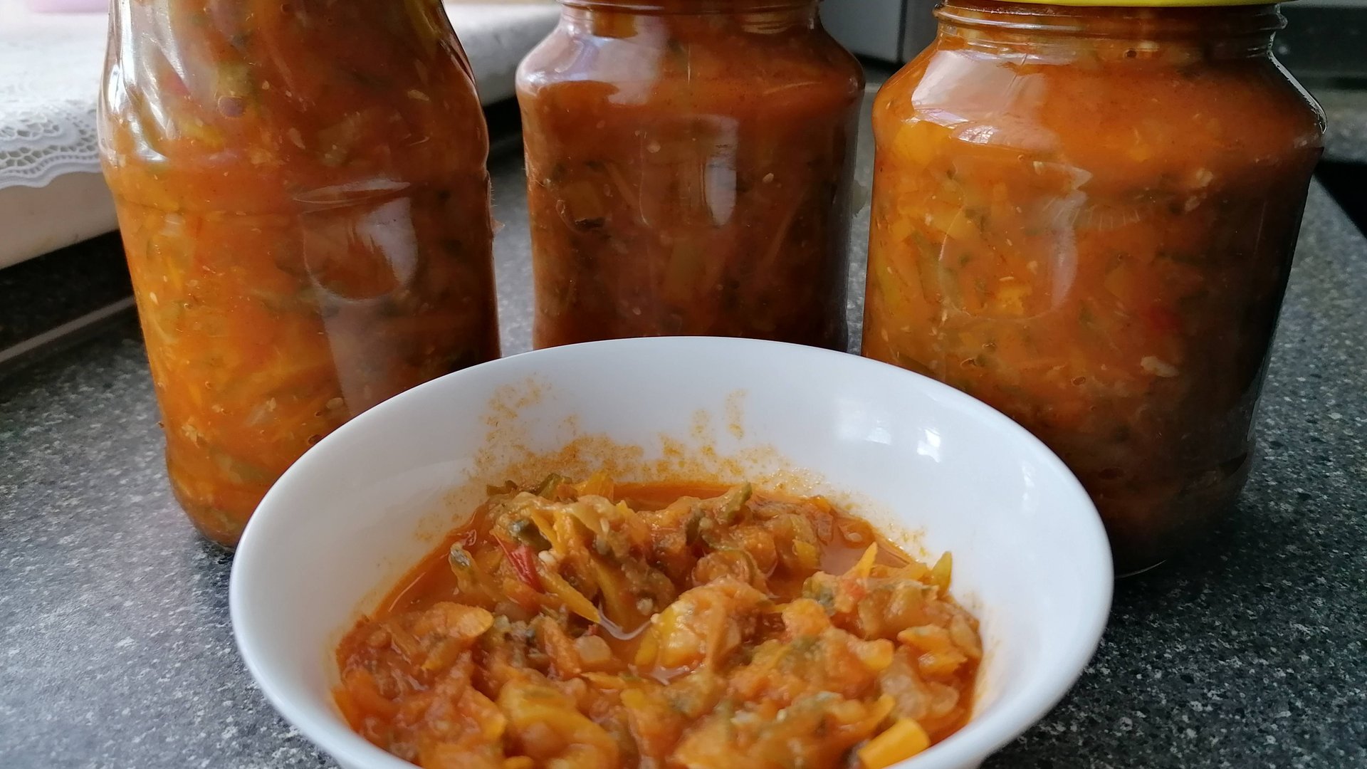 ВКУСНЕЙШАЯ ИКРА ИЗ ОГУРЦОВ.Простая закуска из перезревших огурцов на зиму. смотреть онлайн