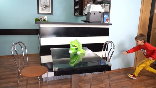 Пол лава игра от Максима и веселые истории с мамой на летние каникулы смотреть онлайн