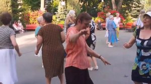 ОЙ, СМЕРЕКО! ТАНЦЫ В ПАРКЕ ГОРЬКОГО ХАРЬКОВ СЧАСТЛИВЫЕ ДНИ.mp4