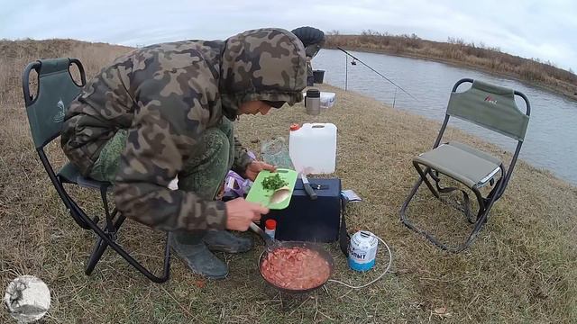 Фидерная ловля зимой!Ловлю карасей в холод. смотреть онлайн