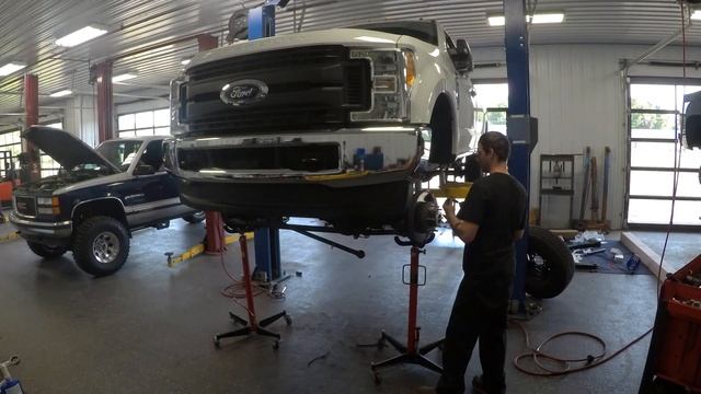 Ford F-350 Build Time Laps 6" Lift смотреть онлайн