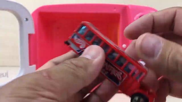 Узнайте цвета с футбольными мячами и игрушками для автомобилей | Aprender Colores En Ruso
