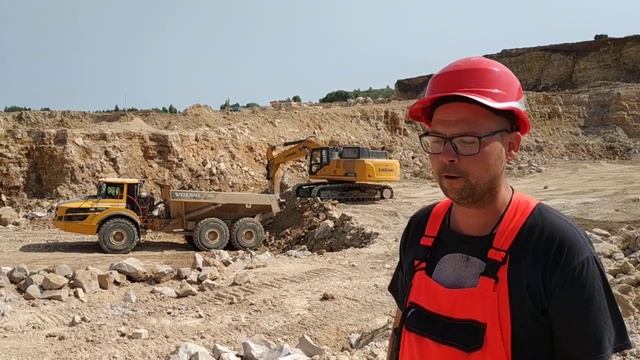 Экскаватор LiuGong 950E в карьере Восточные Берники смотреть онлайн