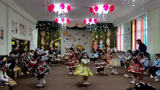 Qizlar raqisi duppi tikdim bog'cha bollari смотреть онлайн