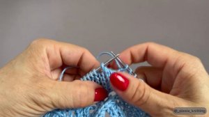 Как провязать три петли вместе лицевой с центральной петлёй посередине.