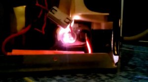 Разряд на корпус конденсатора микроволновки