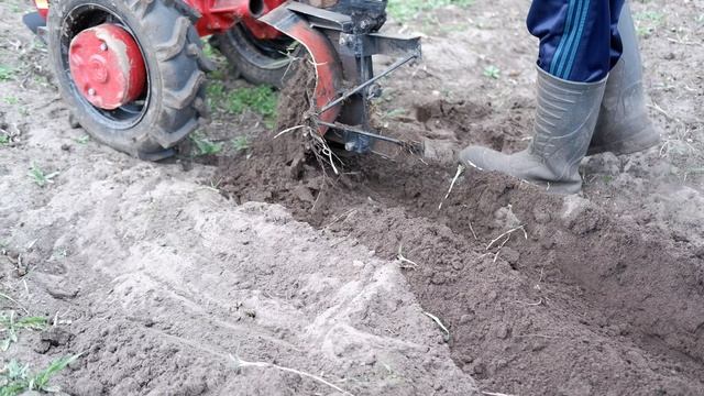 Посадка Картошки Мотоблоком.mp4 смотреть онлайн