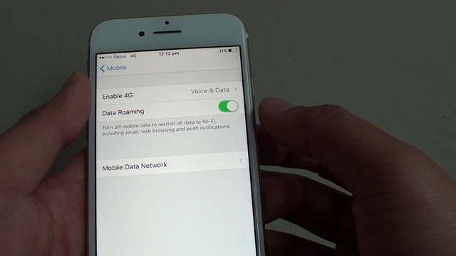 iPhone 7: How to Enable / Disable Data Roaming смотреть онлайн