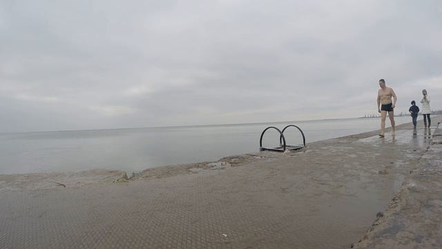 Если хочешь быть здоров - закаляйся !!! :) смотреть онлайн