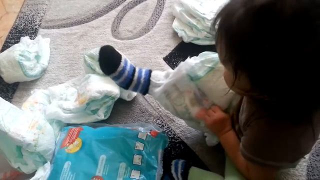 одеваем памперсы. а вам слабо? ? смотреть онлайн