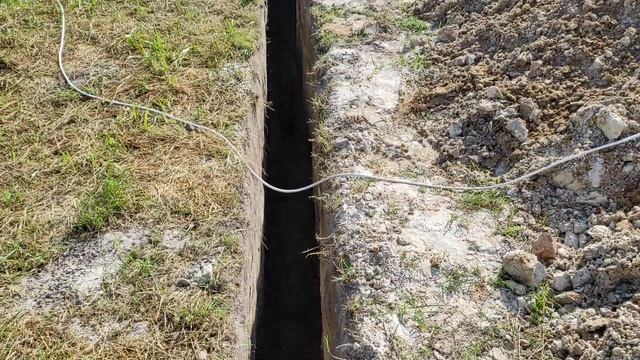 Стройка. Забор. Траншея под воду. смотреть онлайн