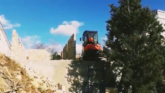 Японский мини-экскаватор KUBOTA U27-4 смотреть онлайн