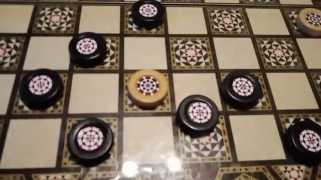 со своей сестрой строил фигуры из шашек как можно легко победить но я не победил смотреть онлайн