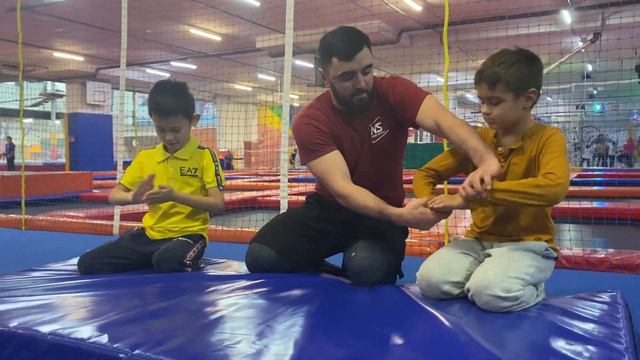 Адаптивная борьба: тренировка с Нарчаевым Рашадом 2. Школа Героев смотреть онлайн