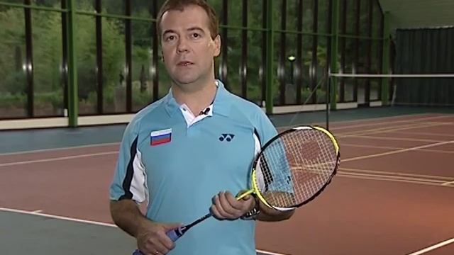 Медведев с ракеткой.mp4 смотреть онлайн