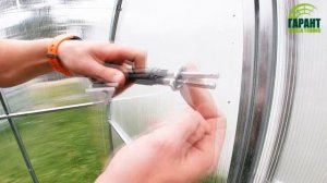 Установка автомата на дверь теплицы Завода Гарант. Доводчик на дверь / Завод теплиц Гарант