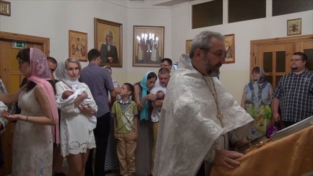 Крещение ребенка в Православном Храме Святого благоверного князя Александра Невского смотреть онлайн