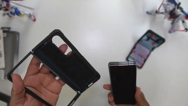 Galaxy Z Fold 4 & Z Flip 4 UAG Civilian Case Review... смотреть онлайн