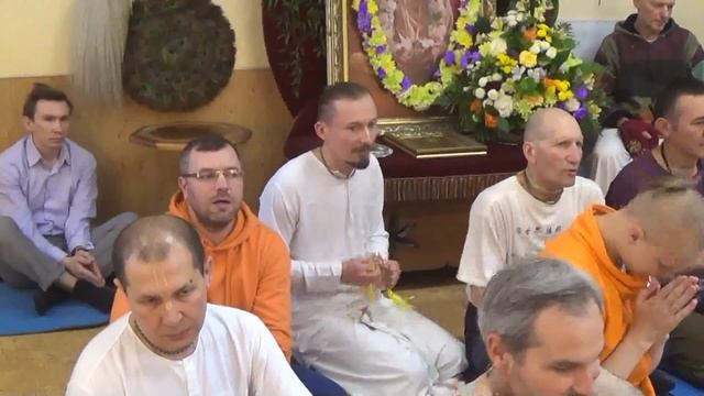 Киртан Вишнуджана прабху в День Явления Нарасимхи Дева в ЦВК Ботаническом саду 21 05 2016 г смотреть онлайн
