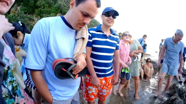 Hot Water Beach смотреть онлайн
