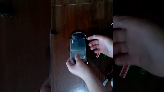 Как наклеить защитную пленку на PSVITA. смотреть онлайн