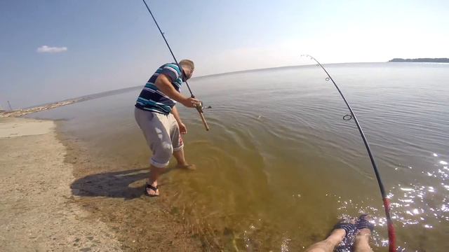 Случай на рыбалке смотреть онлайн