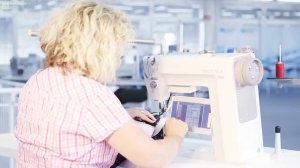 Оборудованное рабочее место для втачивания рукава с пультом управления ОР 7000