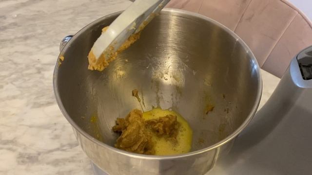 SMEG Stand mixer review & baking Levain-inspired cookies смотреть онлайн