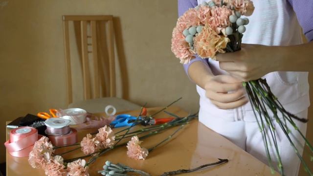 Свадебный букет из гвоздики - Как сделать? часть 2 смотреть онлайн