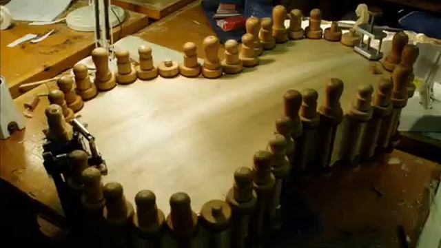 Construcció d'un violoncel. Luthier Fernando Muñoz.mp4 смотреть онлайн