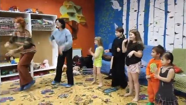 Волонтеры в Доме Милосердия дарили заряд бодрости! смотреть онлайн