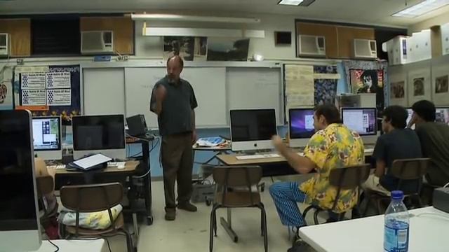 Ace Ventura Goes Back To High School смотреть онлайн