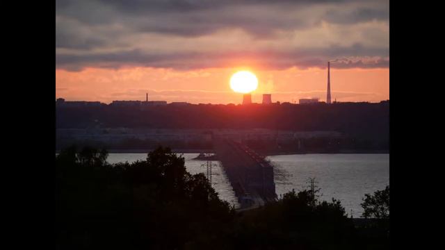 Таймлапс рассвета на Волге в Ульяновске у Старого (Императорского) моста / 26 Июня 2019 смотреть онлайн