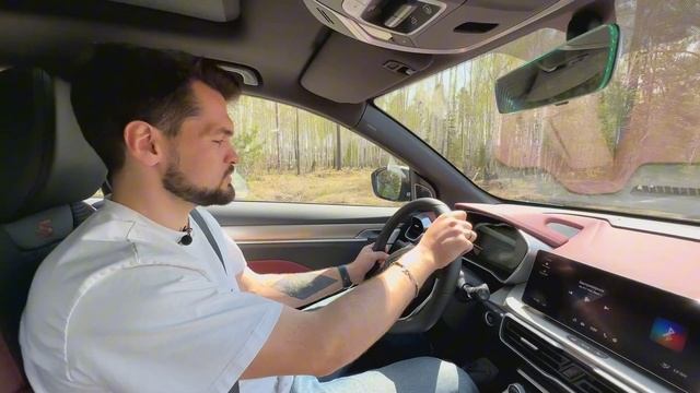 Обзор GEELY COOLRAY от ведущего радио МСМ Игоря Антонова смотреть онлайн